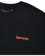 Tricou negru cu logo Jägermeister portocaliu pe piept.