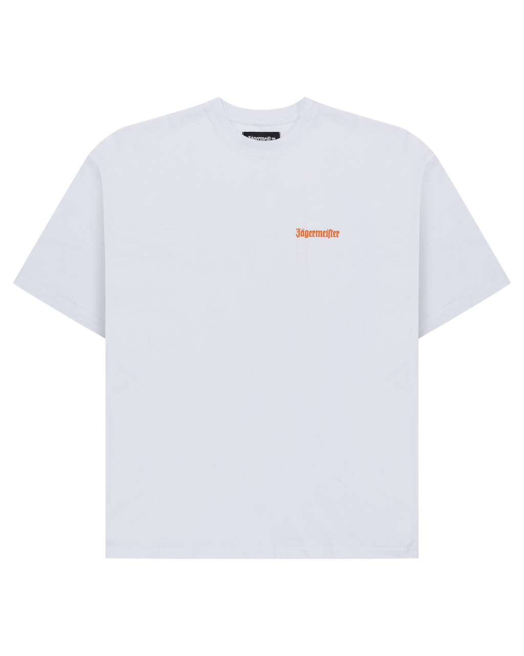 Tricou alb cu un logo Jägermeister portocaliu pe piept.