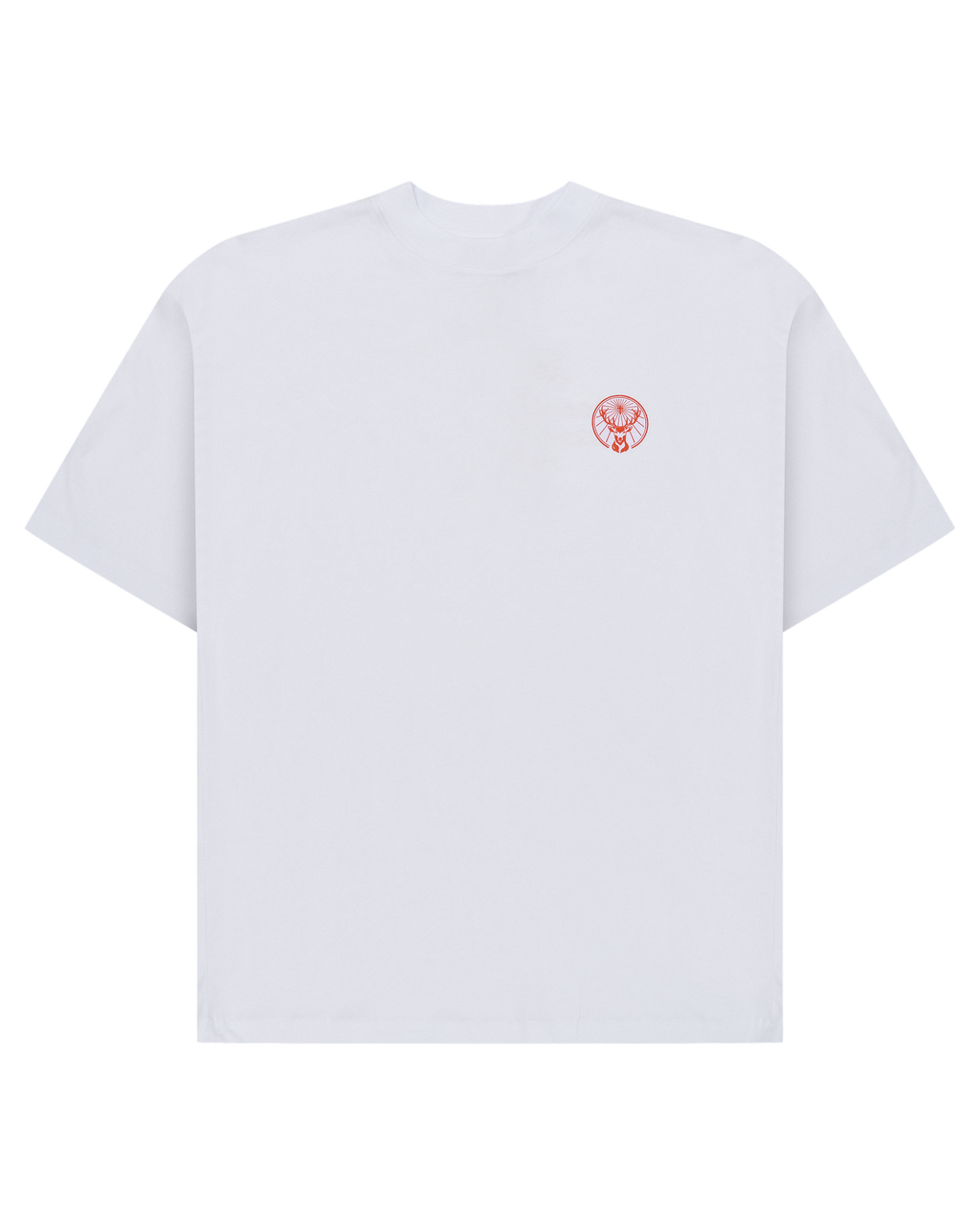 Tricou alb cu un mic logo Jägermeister portocaliu pe piept.